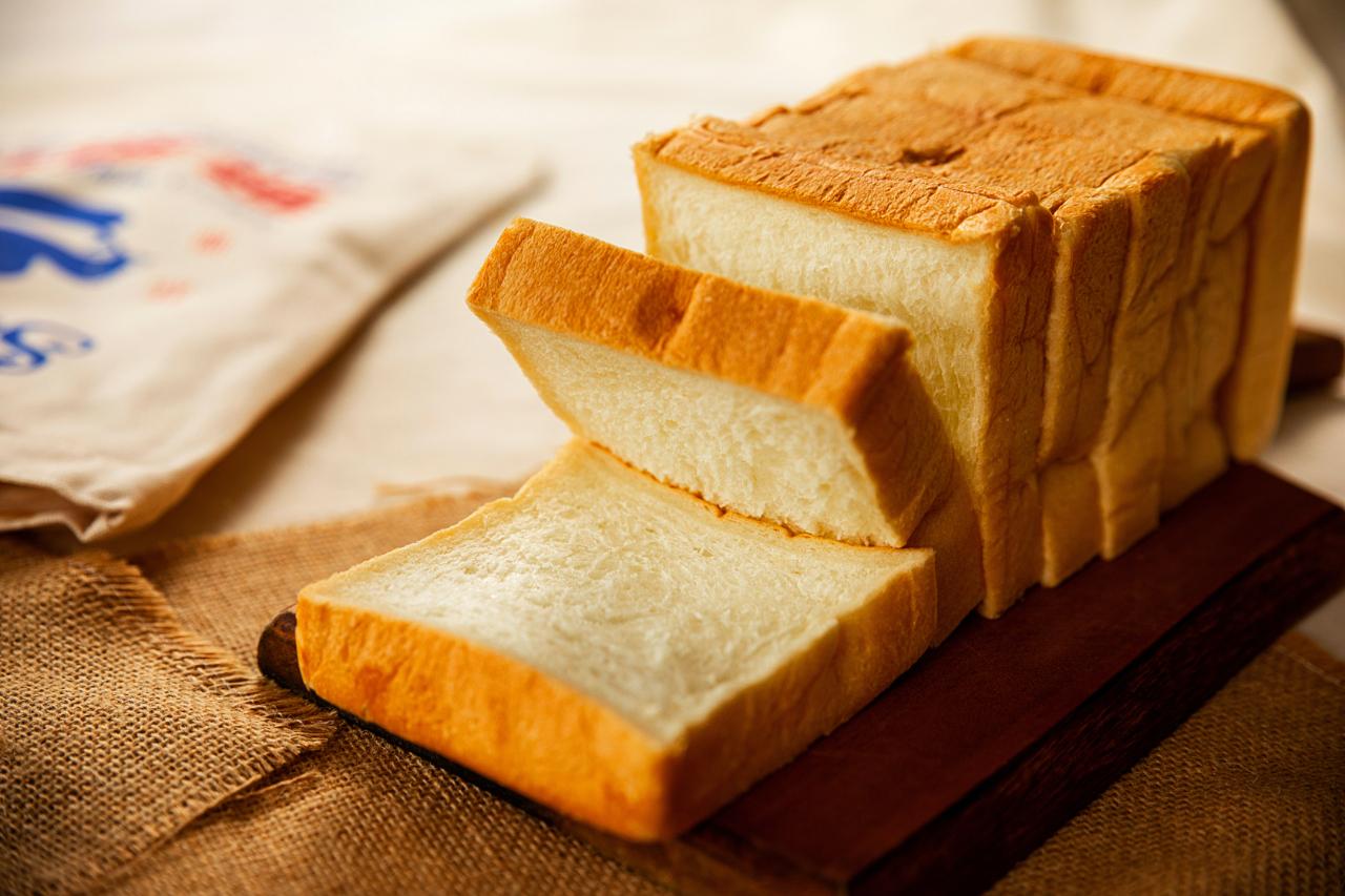 bread是面包butter是黄油那breadandbutter是什么意思