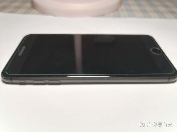 iphone 8p 港版 64g 深空灰 2018年 二月底购入 手机边缘略有磕碰