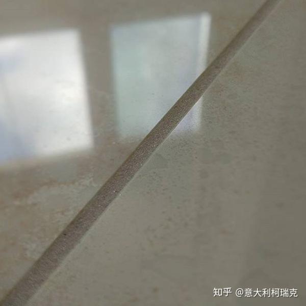 烟灰色的地砖用什么颜色的美缝剂好看?