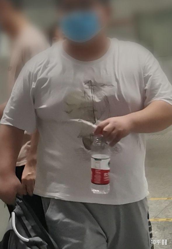 男生胖出了胸是什么感觉