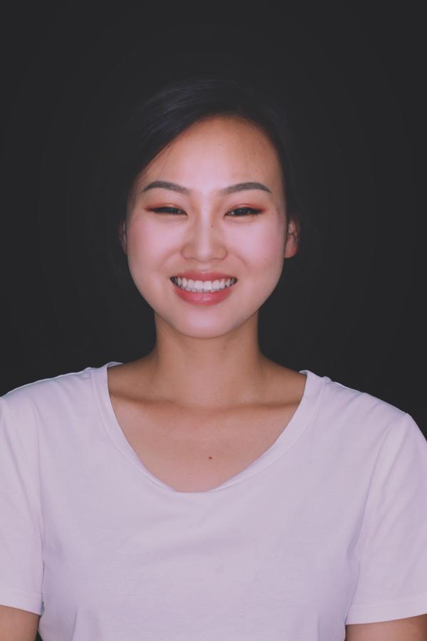 来张牙科小姐姐拍的正面美照压压惊