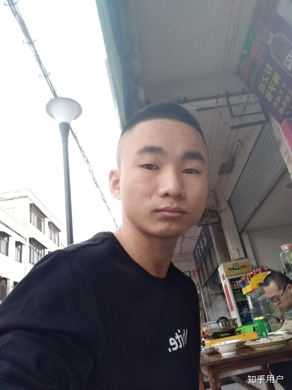 圆头圆脸男生理什么发型好看?