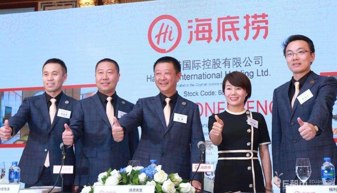 一句话能让海底捞上市,这句话是:双手改变命运!
