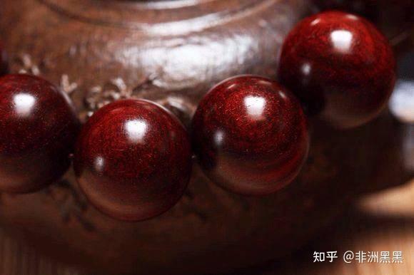 瞧瞧人家这小叶紫檀包浆,还玩出了人生感悟,你的呢?