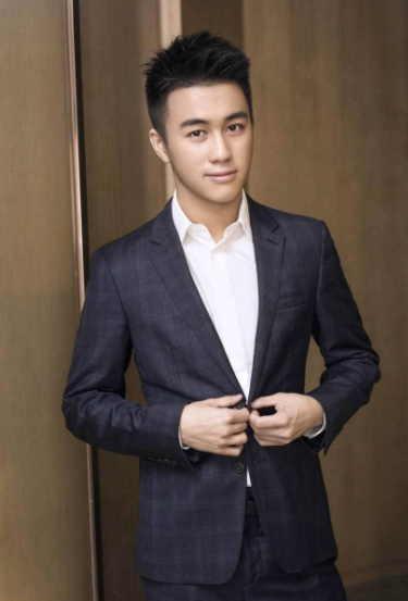 何猷君同人打骂视频曝光,被嘲讽是私生子,本人未受到影响