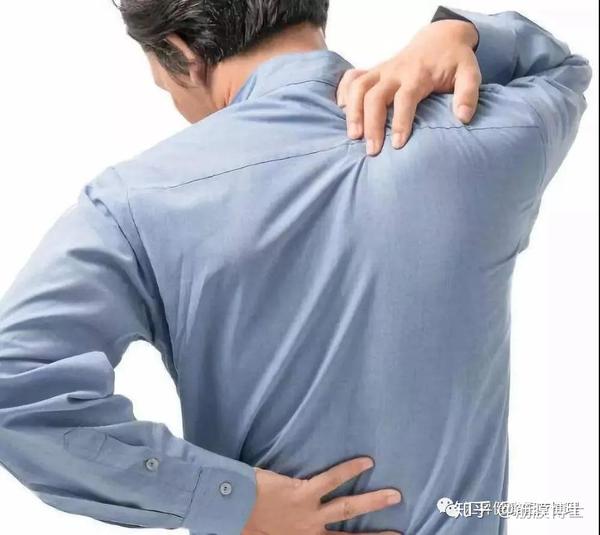 后背筋膜炎就是背部的肌肉和筋膜的无菌性的炎症,通常是由于长期劳损