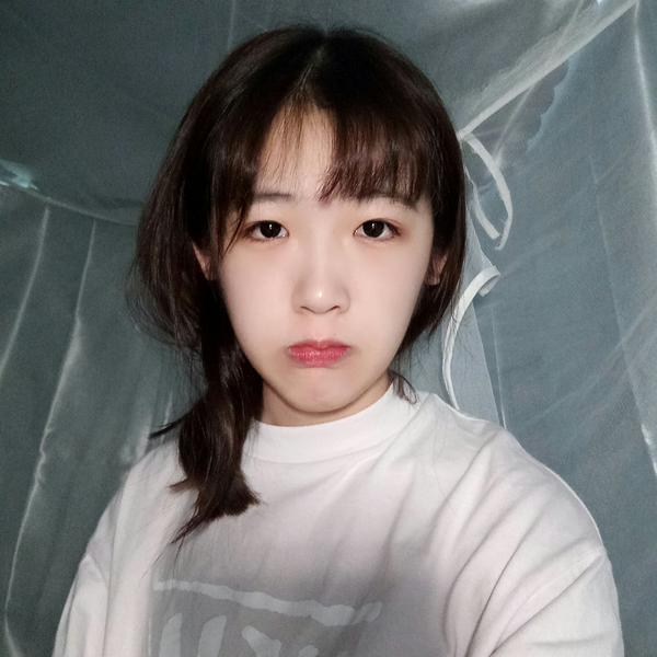 我是觉得日常妆和我素颜其实差别不算特别大 答主今年16岁(ω`)