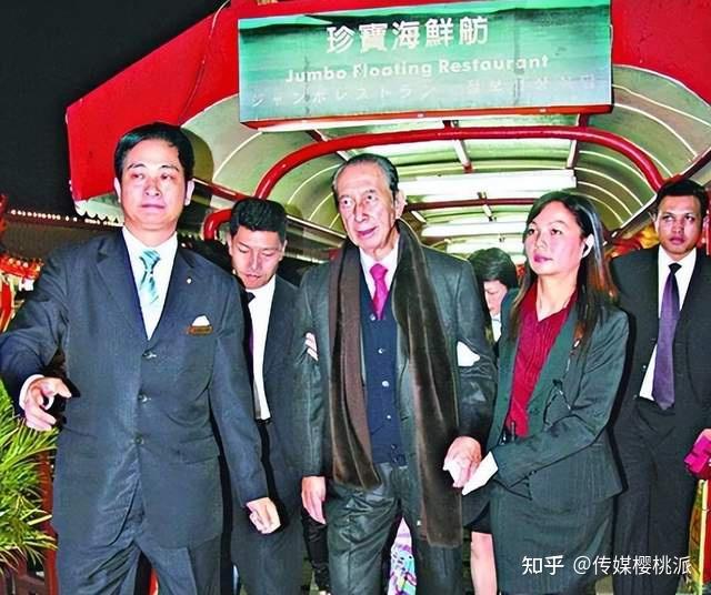 年因大火被毁,1976年开业的这所海上餐厅是何鸿燊与郑裕彤携手重建