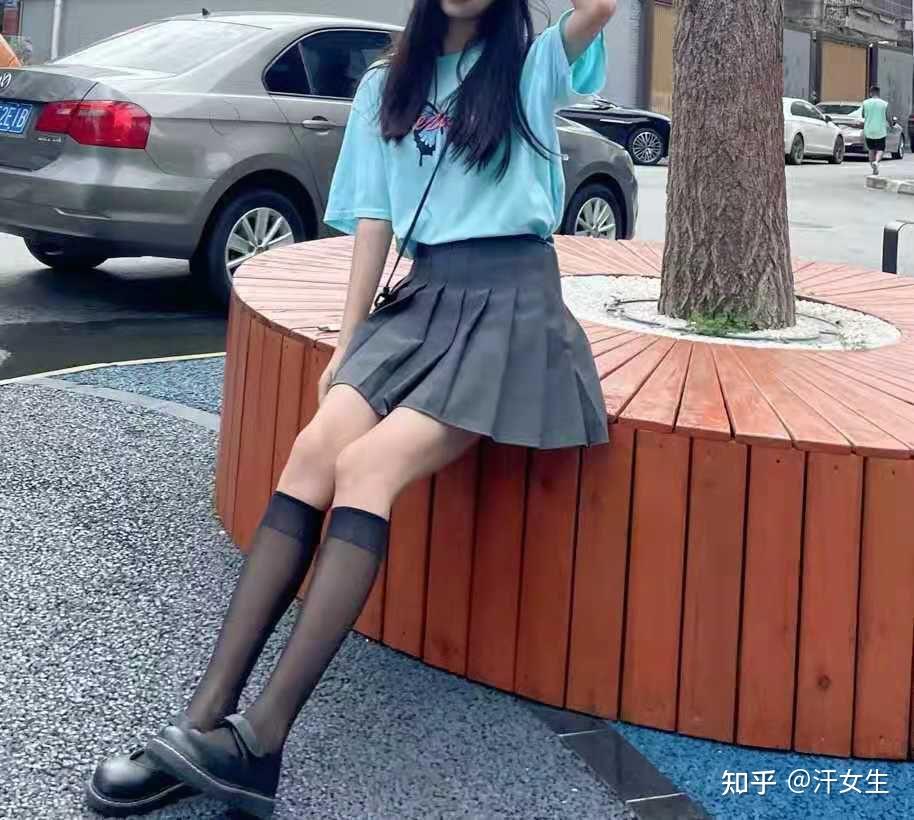 女生真空穿裙子(上下都不穿)容易被性骚扰吗?