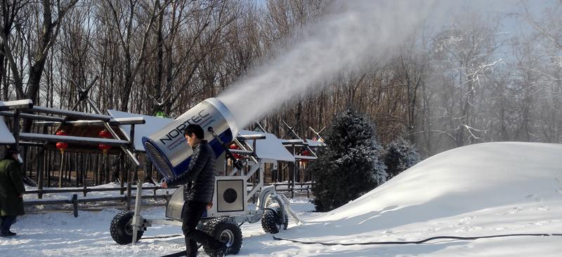 城市建设小型滑雪场成本主要设备造雪机