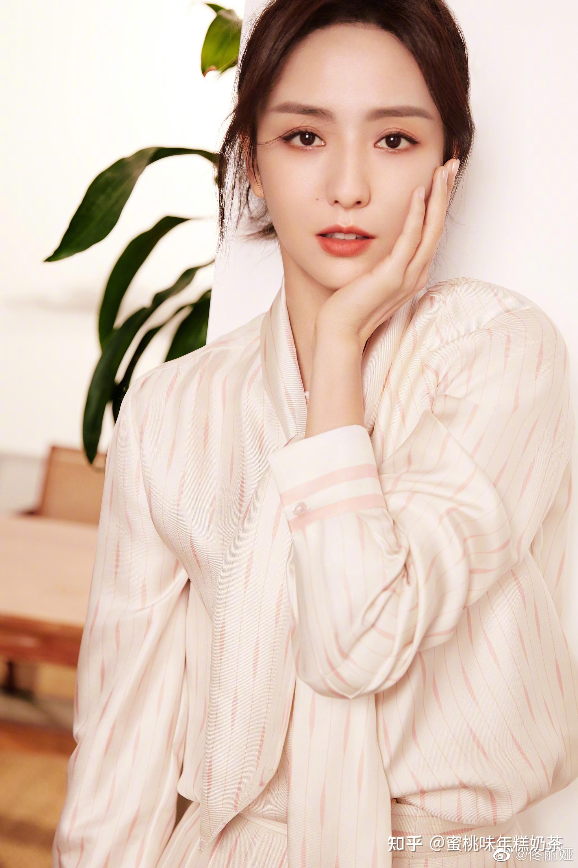 佟丽娅 