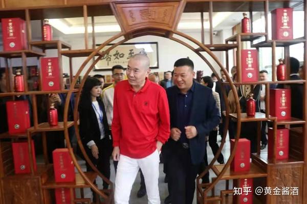 史玉柱先生刘伟总裁一行到黄金酱酒酒厂视察指导工作规划未来发展