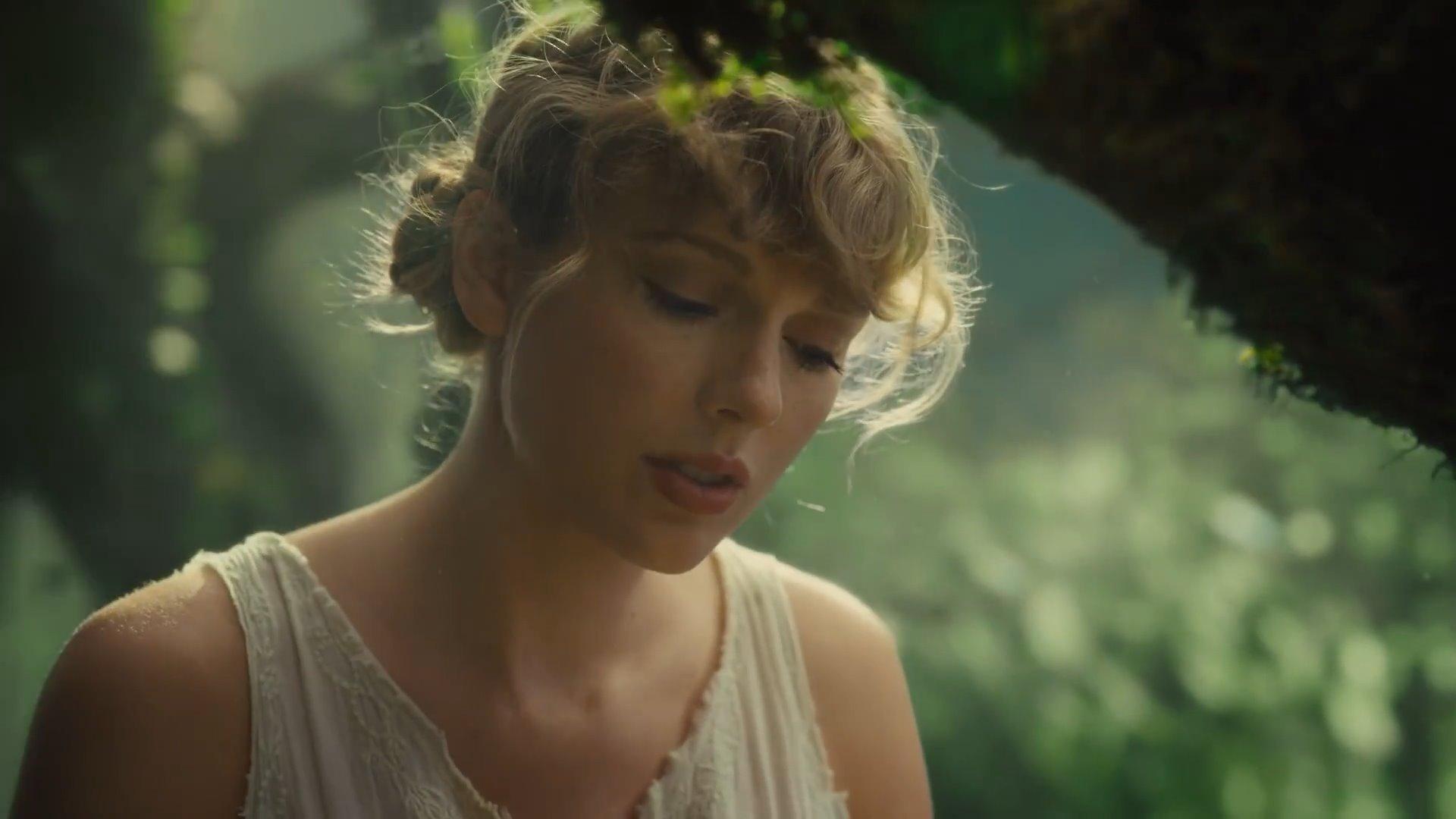 taylor folklore壁纸,taylorswift壁纸 taylor swift 回应话筒事件 纪录片