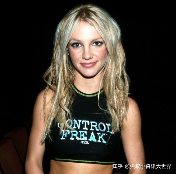 为什么小甜甜布兰妮的粉丝要freebritney背后是怎样的恩怨情仇