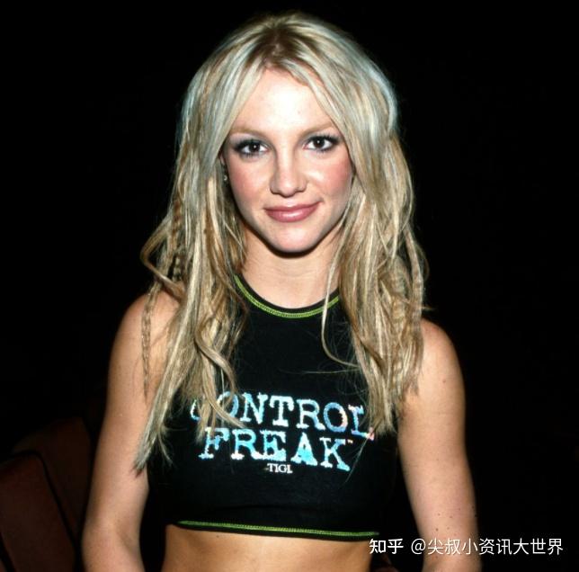 为什么小甜甜布兰妮的粉丝要freebritney背后是怎样的恩怨情仇