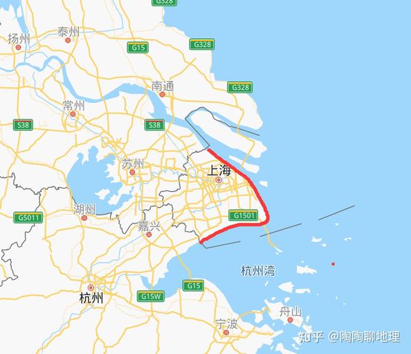 上海市处在长江入海口,黄海和东海在附近交汇,上海港是我国第一大港.