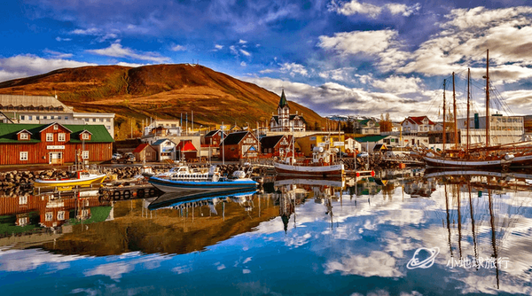 húsavík harbor (húsavík harbour) 是冰岛这座小镇最热闹的