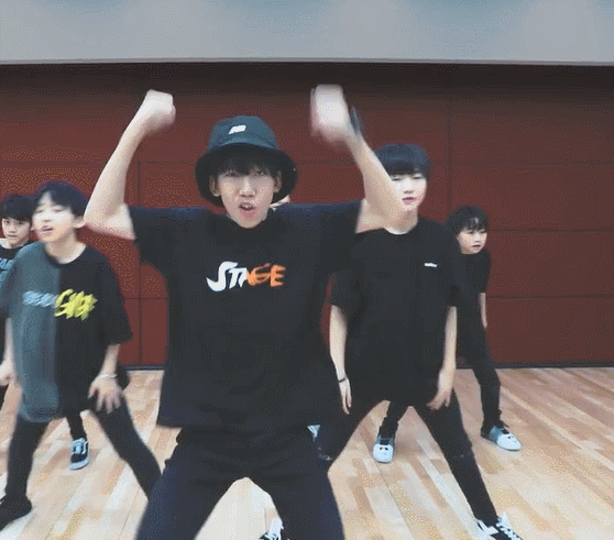 如何评价新声娱乐推出的少年嘻哈组合boystory ?