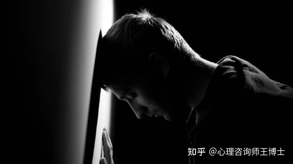 9.病人呈明显.不断.广泛抑郁状态,专注力艰难.记忆力下降.头脑迟缓.