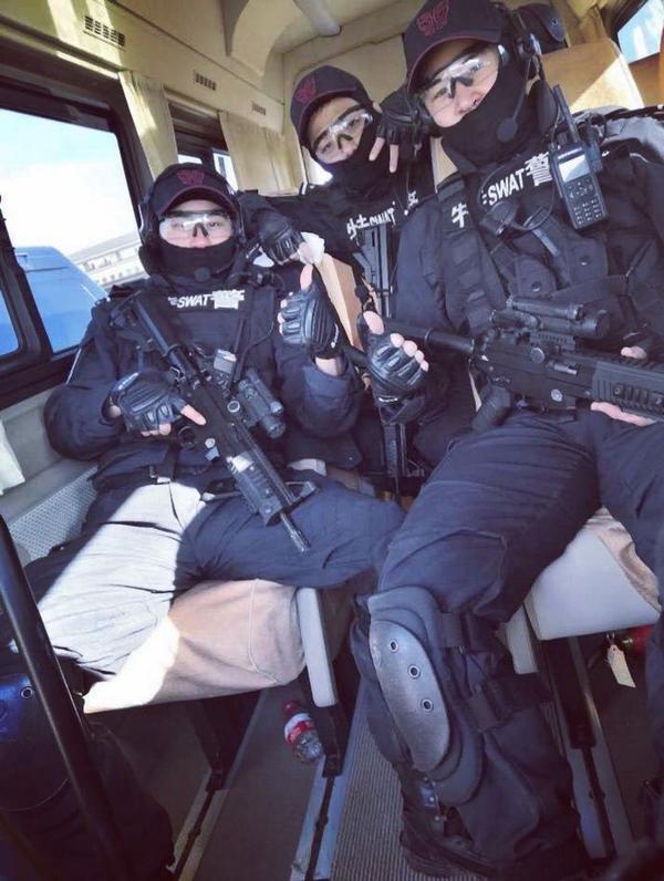 某国产最新冲锋枪装备广东特警?想不到是这支枪遭魔改