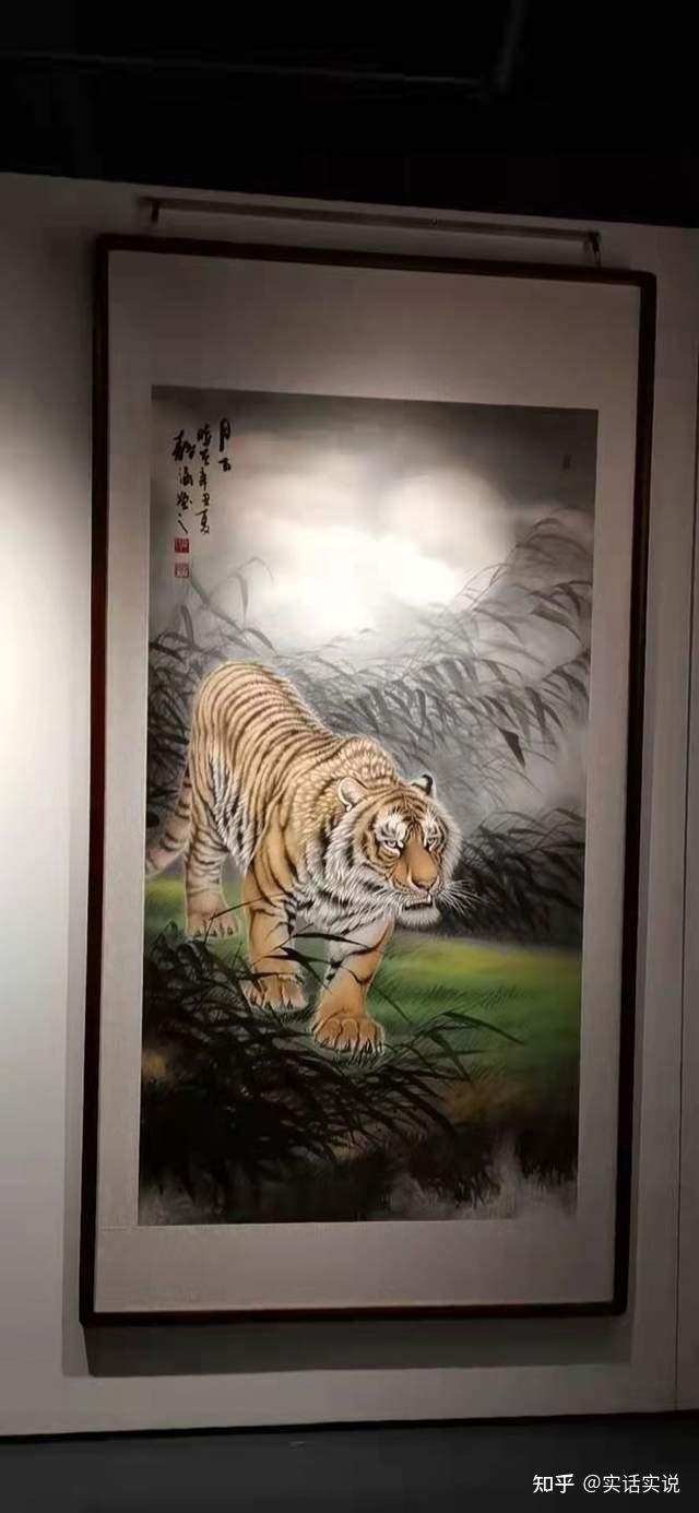 大连虎年新春虎文化艺术展演传佳话崔静海与残疾画家合作冰雪虎跃图赠