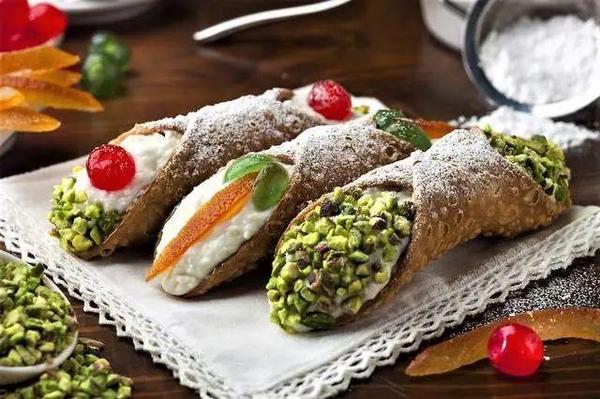 电影《教父》里有一句经典对白,"le ave the gun, take the cannoli".