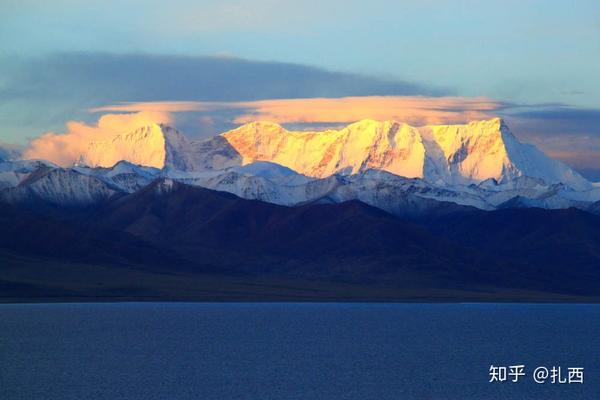 念青唐古拉山主峰,就叫念青唐古拉峰.