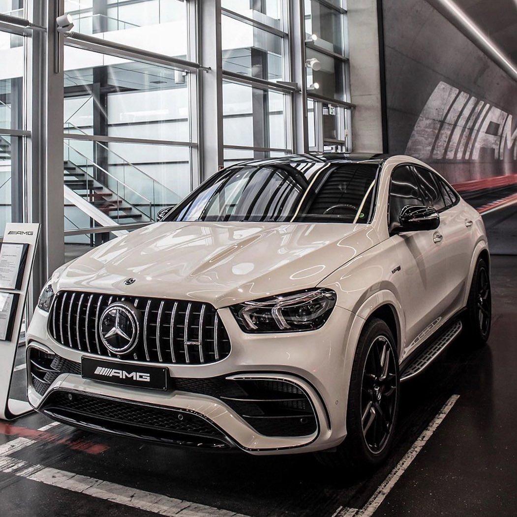 gle轿跑suv2022款,glc轿跑suv2022款 全新奔驰amggle63s轿跑suv实拍整车的造型很动感