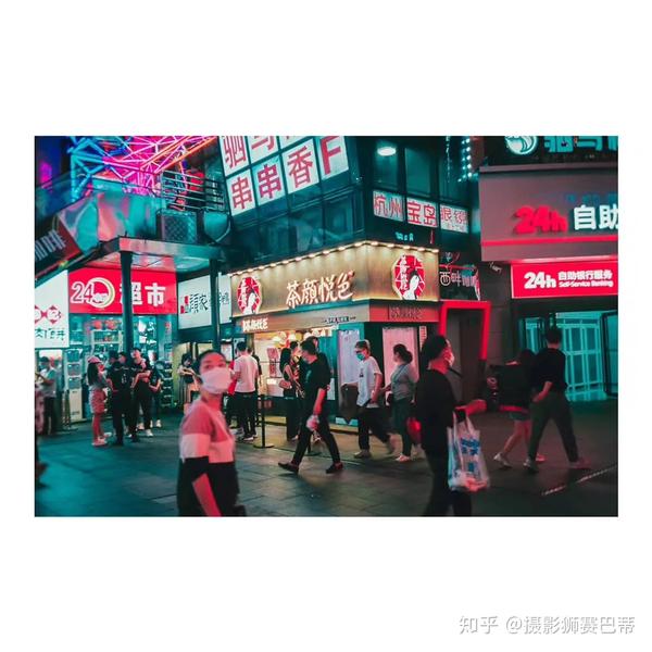 的一组长沙的夜景街拍,是不可错过的长沙夜景的地方,就在黄兴路步行街