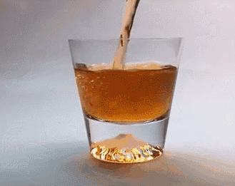 你每天端起的水杯,不仅可以用来喝水,还可以让你开心.