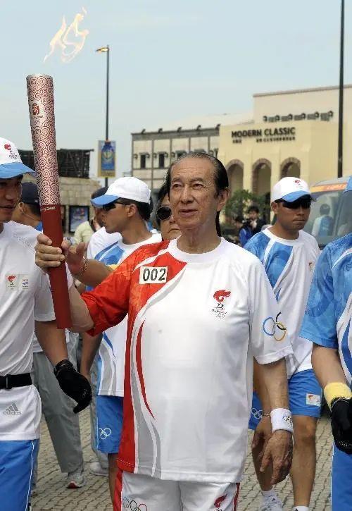 5月26日,中国澳门传奇人物何鸿燊驾鹤西游,享年98岁.