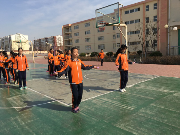 中考跳绳技巧:不定时的计数跳也有效果