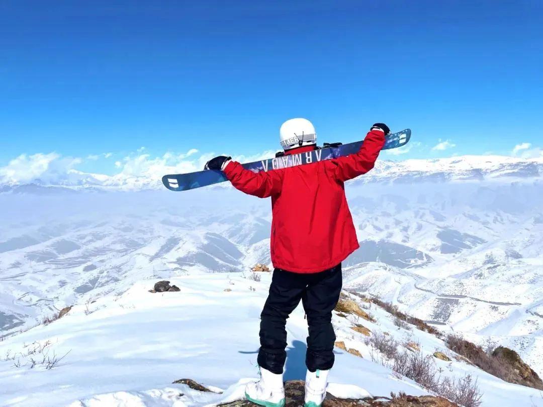 我是阿勒泰将军山滑雪场这个雪季欢迎你带上通滑卡来找我玩