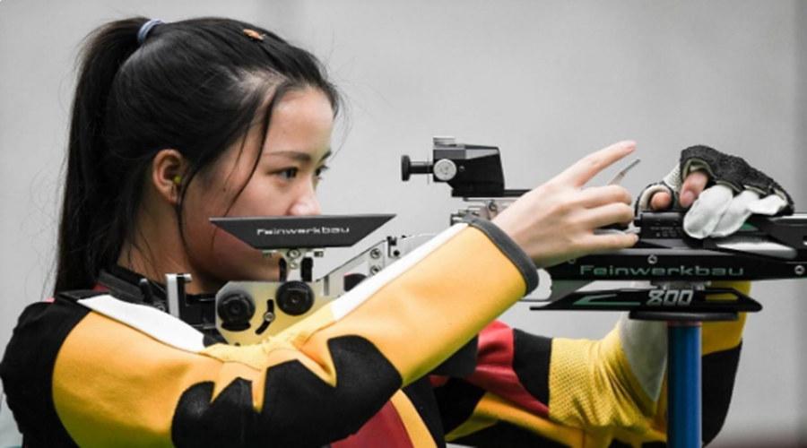 北京时间24日上午,在日本朝霞射击场,中国选手杨倩夺得射击女子