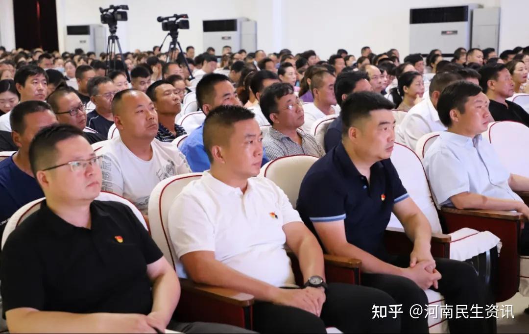 临颍县应急管理局局长李世伟肯定8位同志的演讲令人深受鼓舞和启发