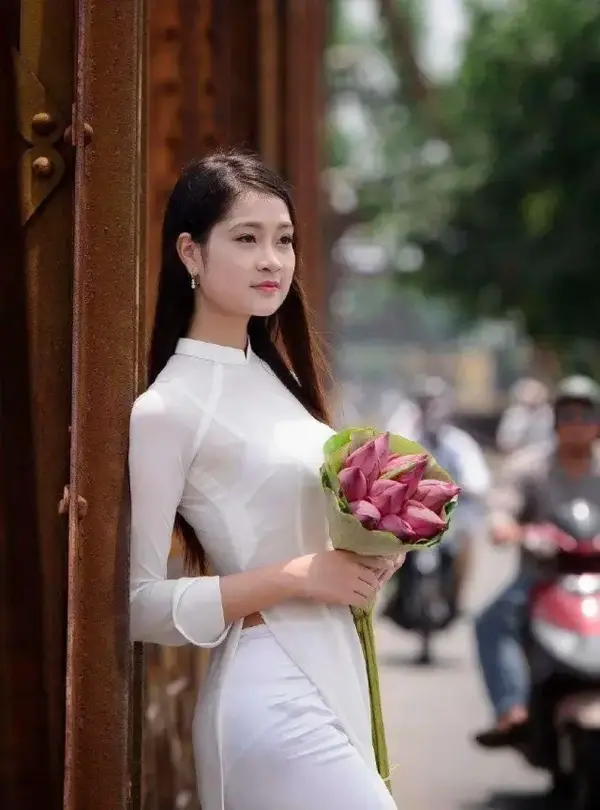奥黛丨使越南少女的秀丽名扬世界,与中国旗袍同根本源