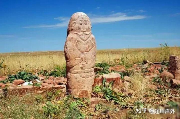 新疆旅游攻略新疆旅游景区景点新疆草原石人及岩刻岩画