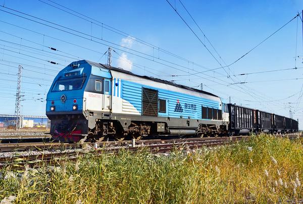 朔黄铁路公司已有多台hxn3型内燃机车,机型统一,便于机车检修和巴准—