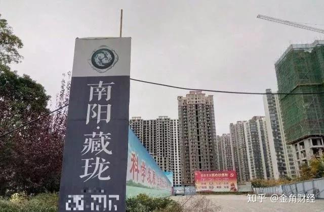 因为部分投资人对峪青置业发起诉讼追债,南阳藏珑项目的房子被法院