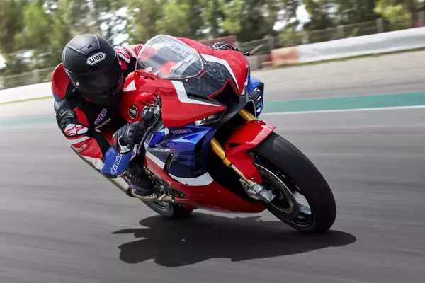 本田最强旗舰仿赛,这波黑科技666 -火刃 cbr1000rr-r