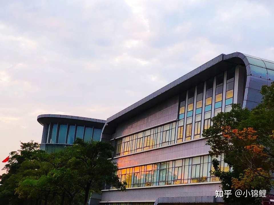 厦门理工学院的图书馆或教室环境如何是否适合上自习