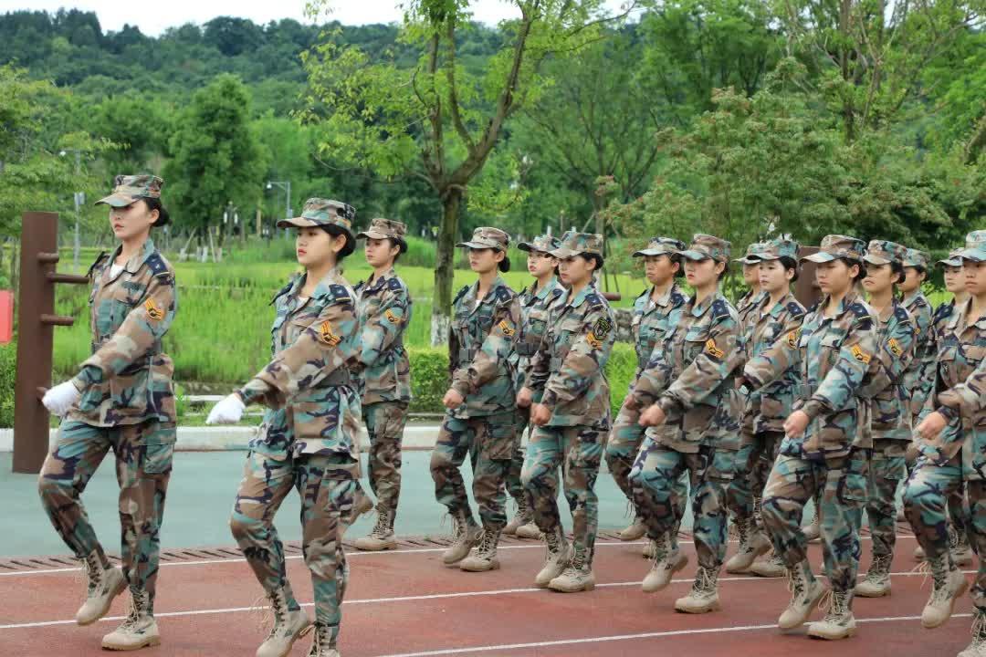 2021职业启蒙教育学生军事训练汇报表演隆重举行