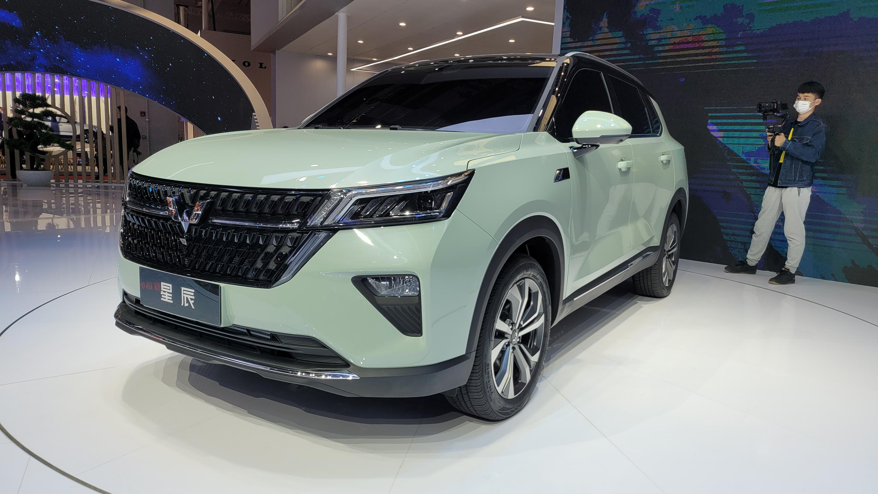 2021上海车展:五菱银标首款suv—星辰亮相