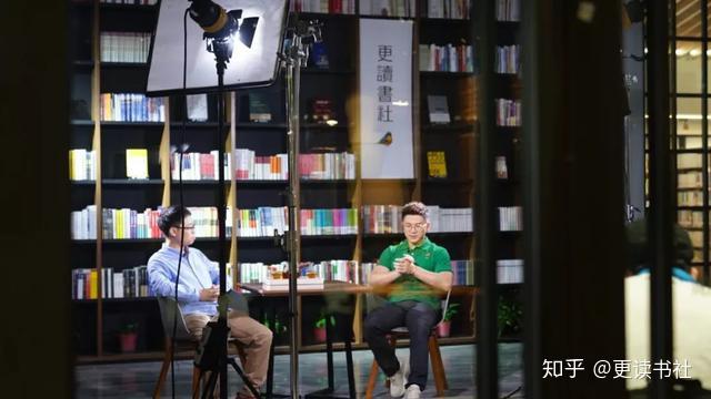 更读书社联合《财经》杂志访谈节目(从左到右分别为高胜科,陈一冰)