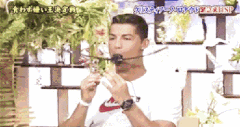 开心一刻:c罗超级搞怪萌表情