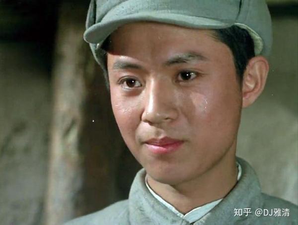 而下图中的演员才是宝珣,是他在电影《今夜星光灿烂》中扮演卫生员小