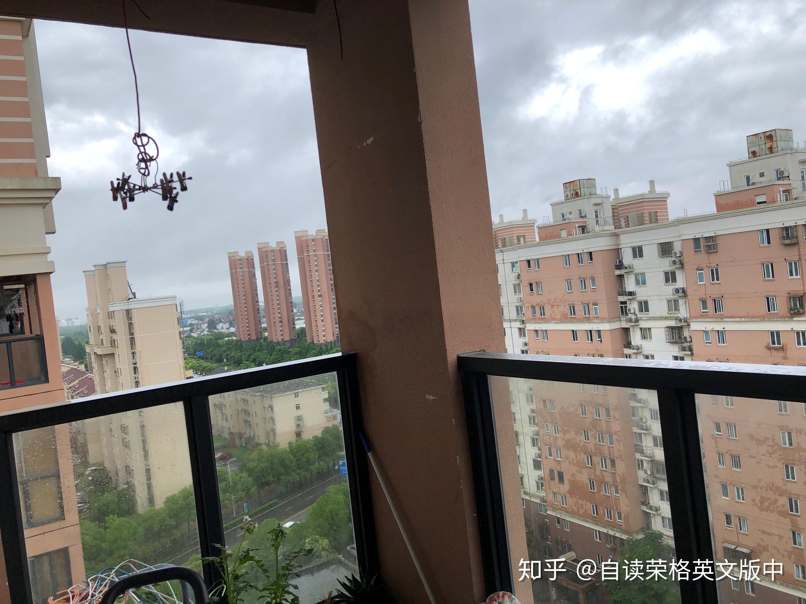顶楼之半开放未装修之阳台