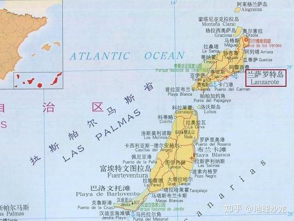 西班牙的兰萨罗特岛,为什么葡萄都种在由半圈石环围成