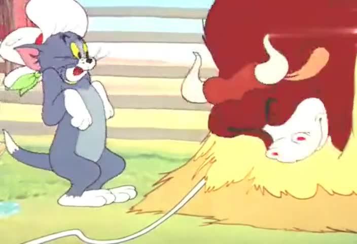 猫和老鼠:小鸭子拿起这把枪,把汤姆吓到了