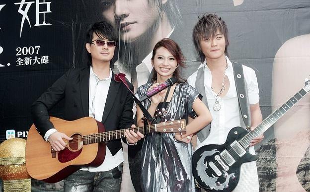 前男友阿沁唤飞儿回家女歌手韩睿才不配位飞儿乐队从零开始